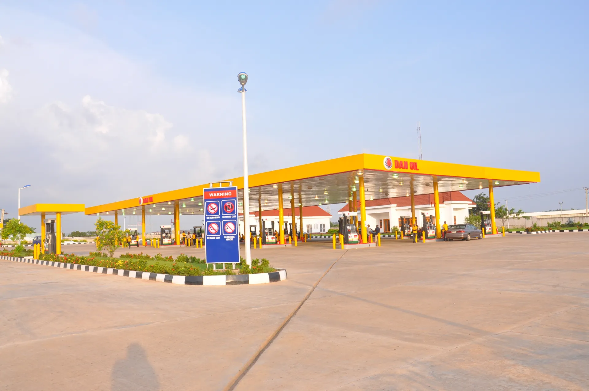 Dan Oil Airport Road mega station, daytime view