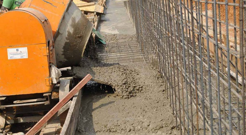 Construction Of Concrete Retaining Wall.
